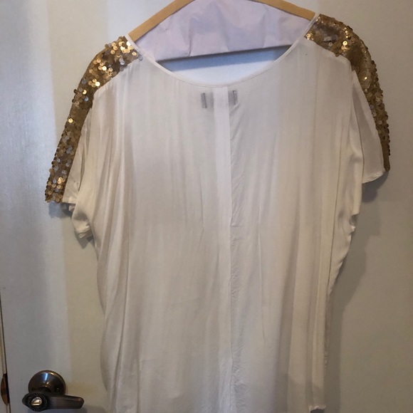 Woman’s blouse - Picture 2 of 2